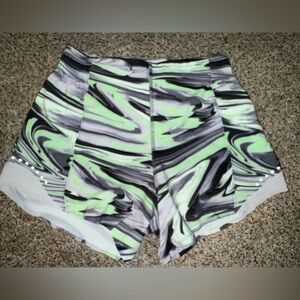 LuLulemon Hotty Hot High Rise Short size 4